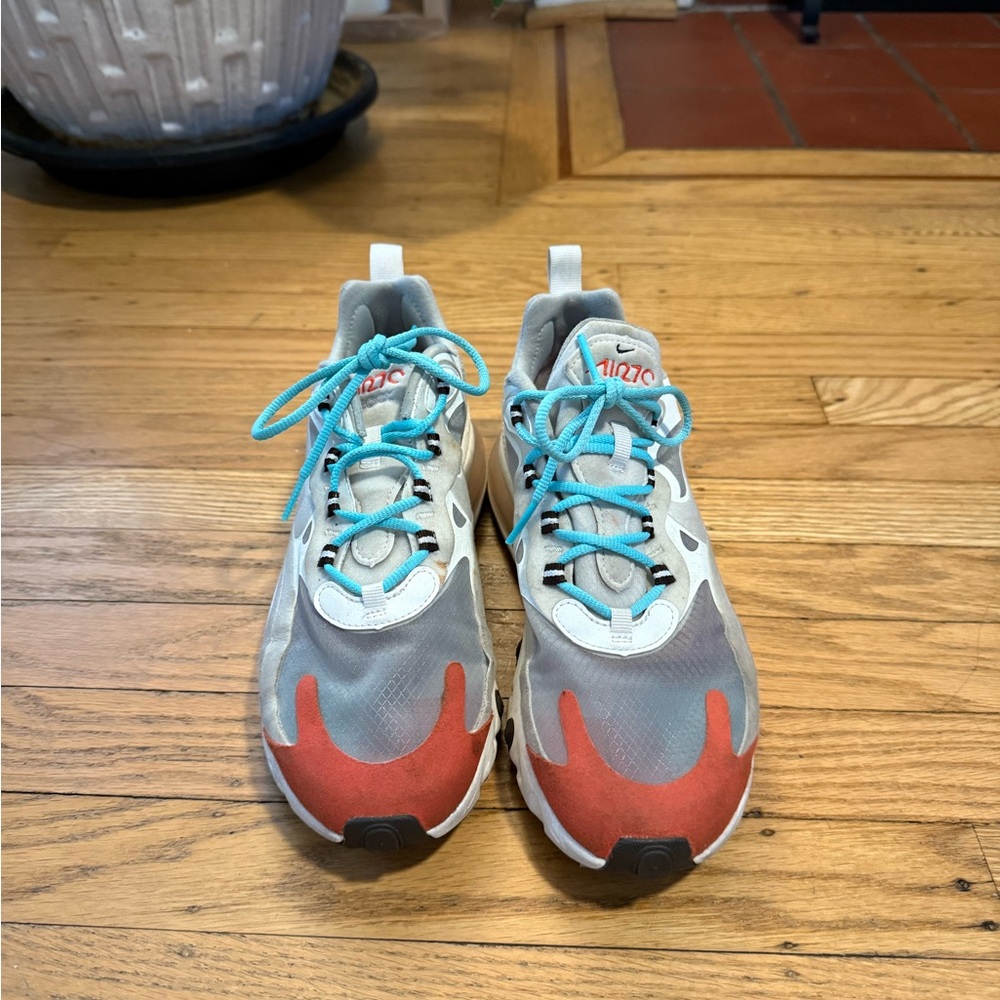 Women’s Nike AirMax 270